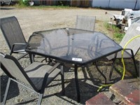 6 sided patio table w/ 4 chairs