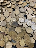 Approximately 900 Lincoln Wheat & Steel Pennies