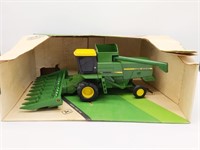 Ertl John Deere Die Cast Combine in Box
 - 1/16