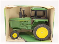 Ertl John Deere Row Crop Die Cast Tractor 
-