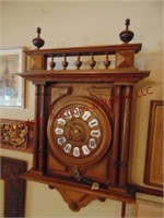 Vintage wood wall clock w/ key