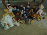Group of misc Dolls, stuffed animals & other