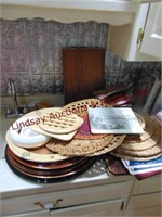 Group of place mats, platters, cloth napkins &