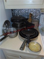 Approx 15+ pcs of kitchen items: pots, pans, &