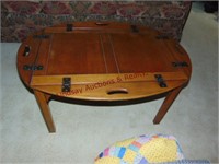 Wood coffee table w/ fold down sides 40x28