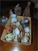 Box of decor items & others SEE PICS