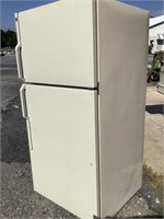 Used Refrigerator GE (off white)