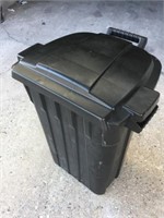 Trash can rolling plastic with lid