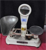 DETECTO GRAM SCALES WITH PAN AND 5 WEIGHTS