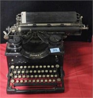 ANTIQUE ROYAL TYPEWRITER - CIRCA 1925