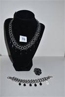 TRIPLE LINK SET INCLUDING 16" NECKLACE, MATCHING