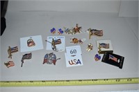 PINS AMERICAN FLAGS