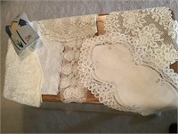6 doilies and pillow