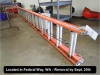 32' FIBERGLASS EXTENSION LADDER