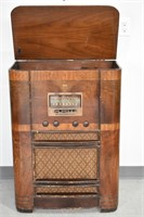 Vintage RCA Victor Floor Tube Radio / Phono