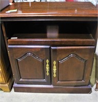 Wooden 2 Door Cabinet w/Pull Out Shelf