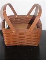 Longaberger Cake Basket w/Riser