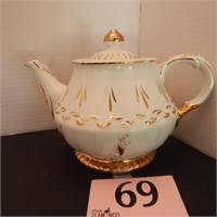 TEAPOT BY WOOD & SONS (SMALL CHIP ON RIM) 9IN