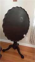 CHIPPENDALE PHILADELPHIA TILT-TOP TABLE, CLAW AND