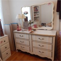 FRENCH PROVINCIAL 6 DRAWER DRESSER WITH MIRROR
