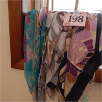 STRAW HANDBAG WITH ASSORTED LADIES SCARVES