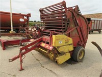 Sperry New Holland 850 Round Baler