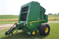 John Deere 469 Round Baler