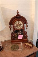 Mantle clock, glass dish, wood trivet, Purse