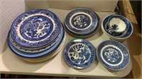 22 pieces of China, includes 16 pieces of blue