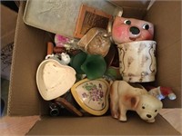 Miscellaneous box of decorative items