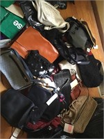 Large lots of women’s purses some newer tags