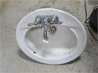 porcelain sink w taps