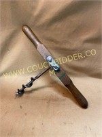 Wooden handle peg hole auger