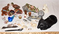 LOT - DECORATIVE ACCESSORIES - GEODE, FIGURINES,