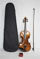 Suzki Violin Bow & Case 4/4 No 103