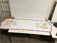 Embroidery table runner