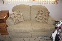 Broyhill 2 Cushion Love Seat