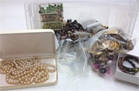 VINTAGE PEARLS AND LOOSE BEADS