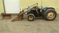Ford 3000 Tractor w/Loader & Extra Bucket