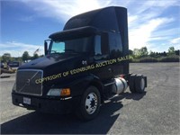 2002 VOLVO VNL CONVENTIONAL TRACTOR W/ SLEEPER