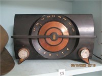 Vtg. Zenith Tube Radio