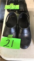 Crocs slip on sz 9