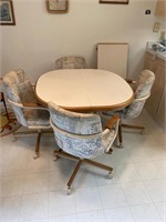 Kitchen Table/Leaf & 4 Chairs