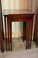 Nesting end table set