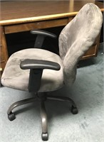 OFFICE CHAIR ON ROLLERS