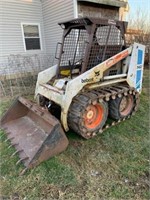 Bobcat 743 skidsteer w/ track attachments