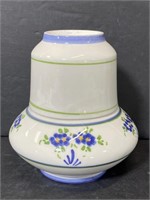 Porcelain tumble up w/ blue flowers