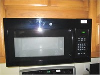 G.E. Over the Range Microwave Oven w/ Ventahood