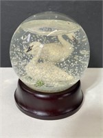 Tundra swan snow globe