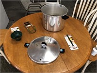 Cooking Pot with Thermometer and Accessories